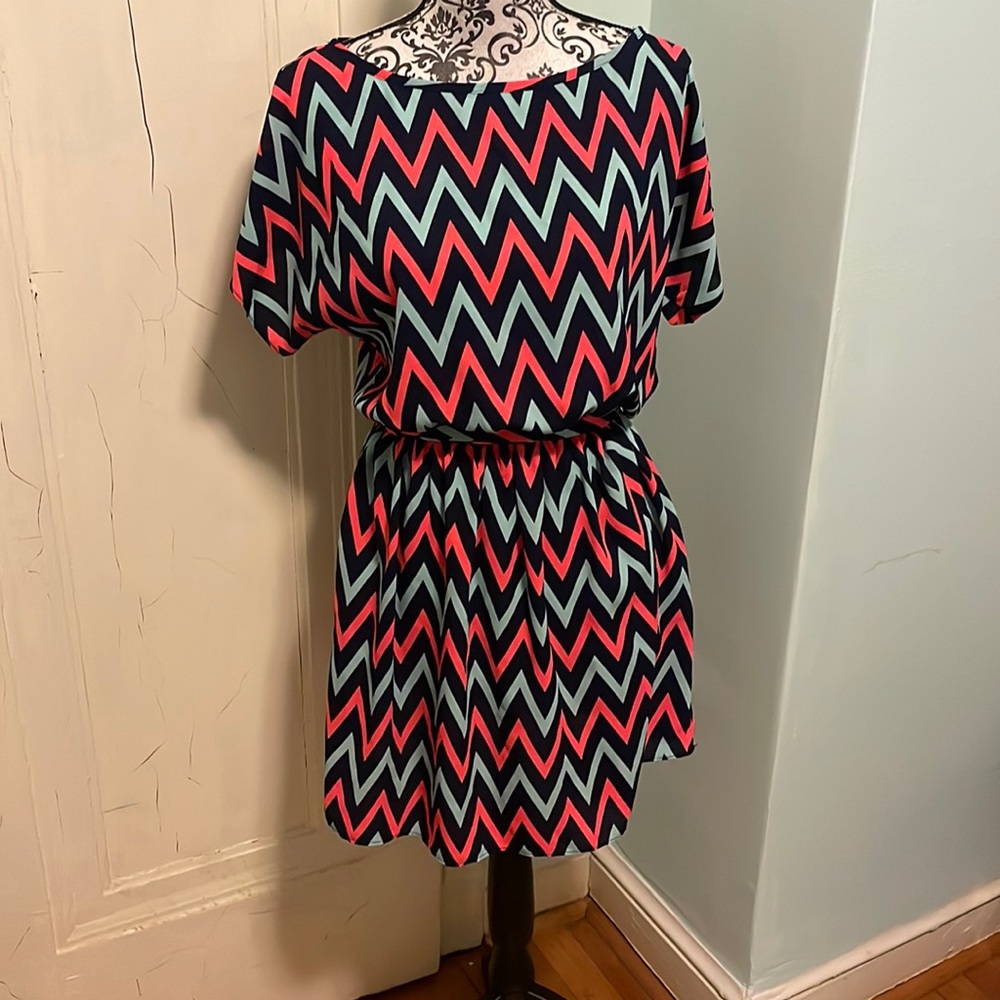 Print mini dress with short sleeves and elastic waist